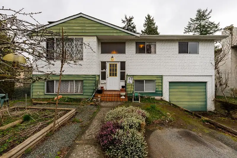 1368 STEVENS STREET - photo 1 of 37