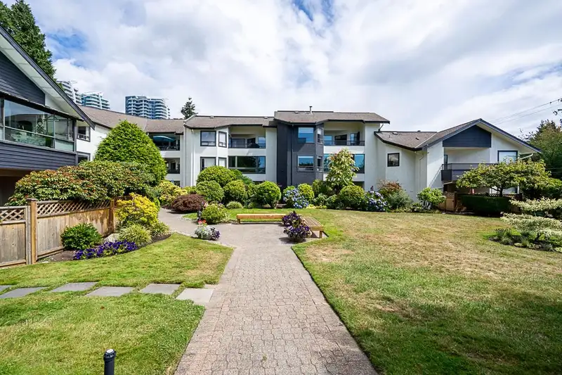 201 14957 THRIFT AVENUE - photo 1 of 37