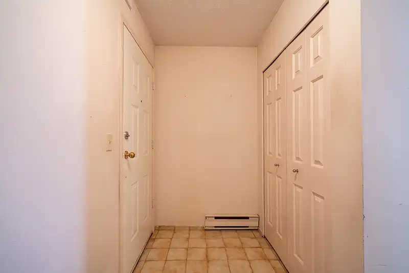 201 14957 THRIFT AVENUE - photo 2 of 37