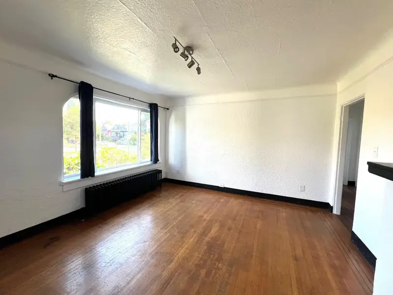 465-485 VICTORIA DRIVE - photo 3 of 25