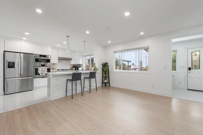 103 1334 CHARLAND AVENUE - photo 1 of 25