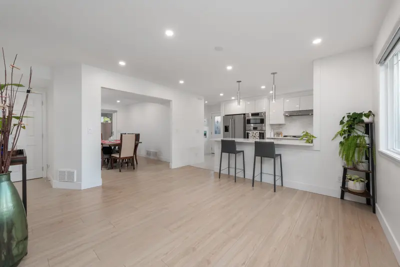 103 1334 CHARLAND AVENUE - photo 3 of 25