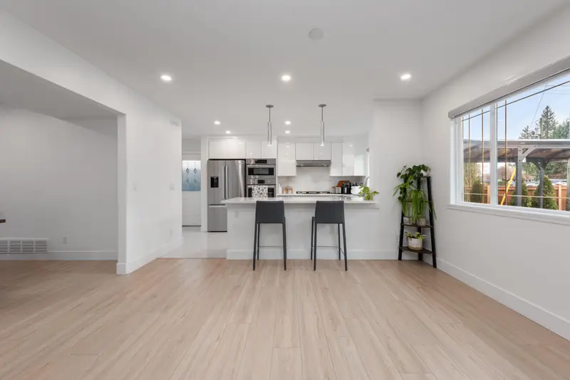 103 1334 CHARLAND AVENUE - photo 4 of 25