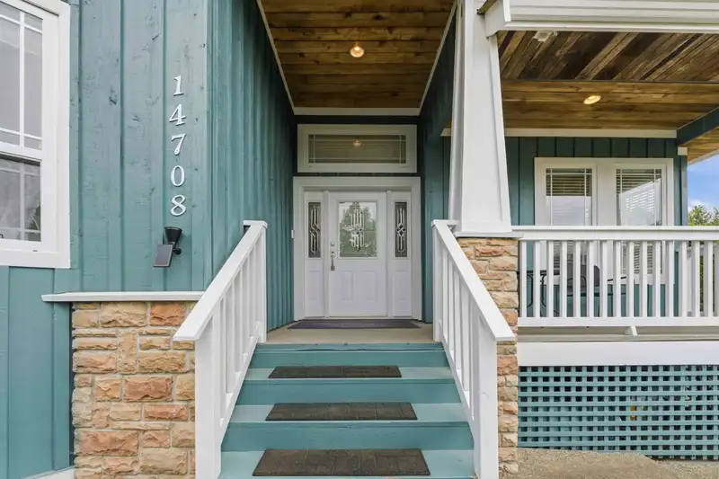 14708 31A AVENUE - photo 4 of 40