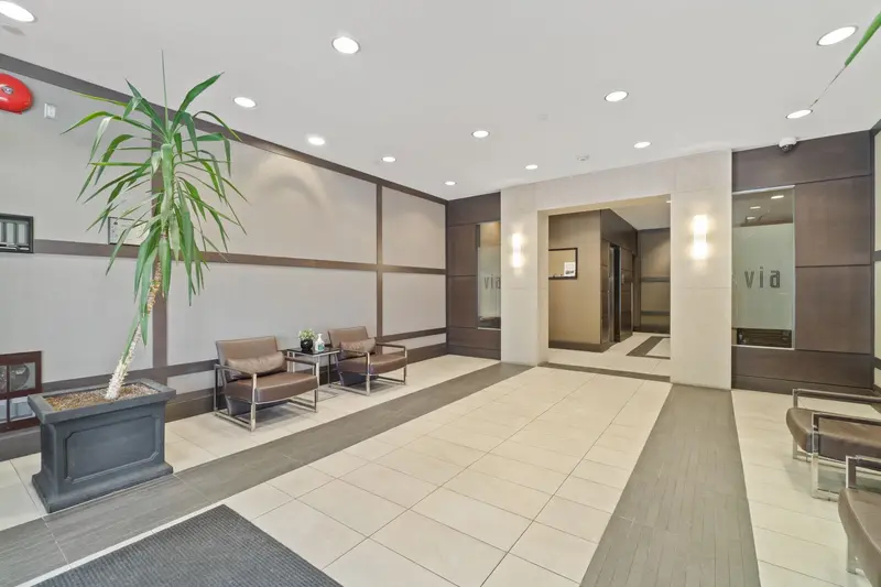 303 288 HAMPTON STREET - photo 3 of 25