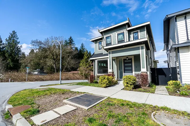 13927 60 AVENUE - photo 2 of 25