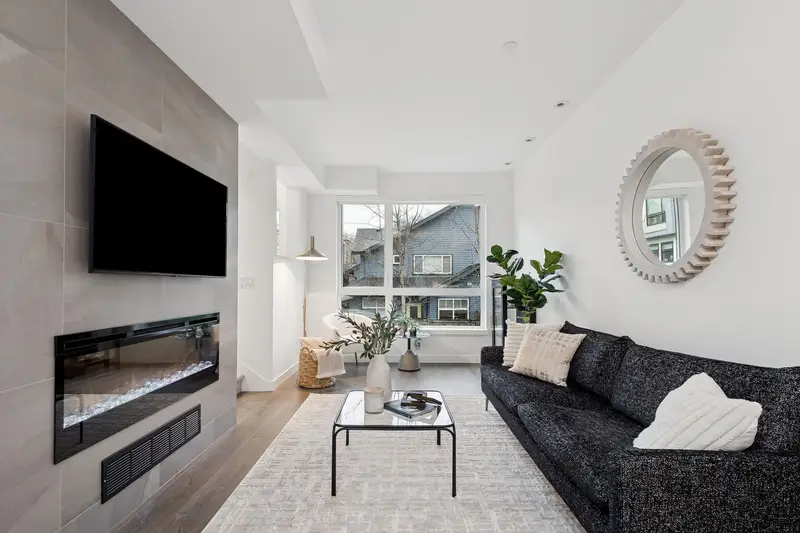 21 856 ORWELL STREET - photo 4 of 25