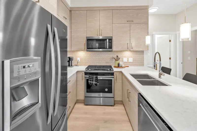 408 2120 GLADWIN ROAD - photo 3 of 25