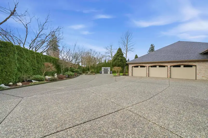 16533 26 AVENUE - photo 4 of 40