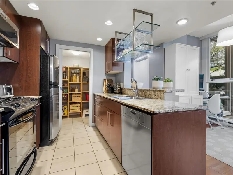 101 550 PACIFIC STREET - photo 4 of 25