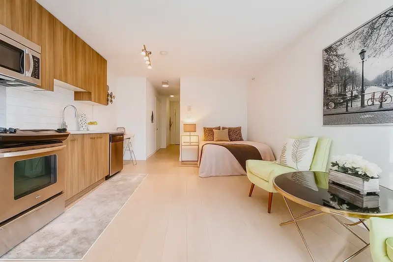 209 13325 102A AVENUE - photo 3 of 10