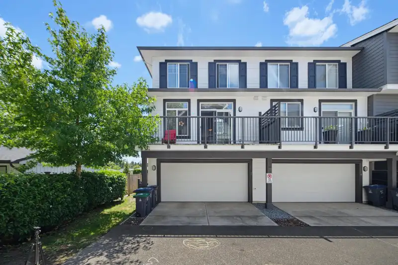 7 16357 15 AVENUE - photo 2 of 40