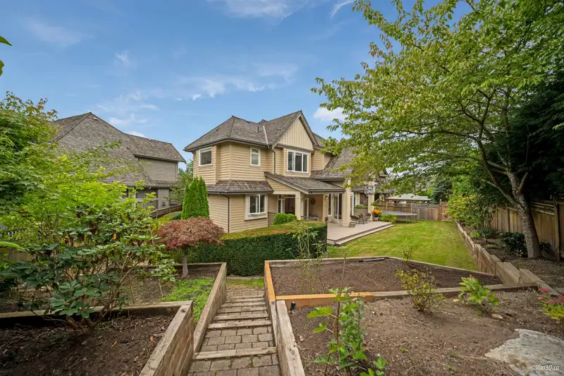3090 161 STREET - photo 1 of 39