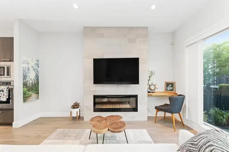 8 16315 23A AVENUE - photo 1 of 29