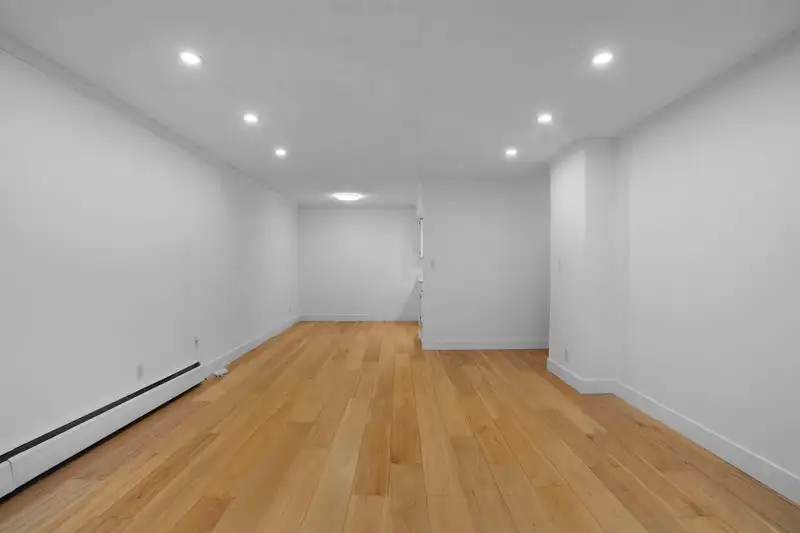 304 1360 MARTIN STREET - photo 3 of 33