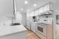 304 1360 MARTIN STREET - thumbnail 8