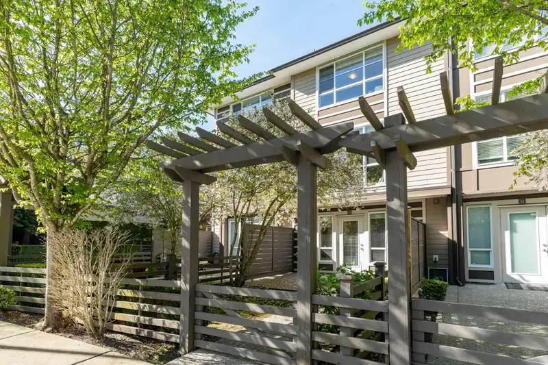 30 15405 31 AVENUE - photo 1 of 29