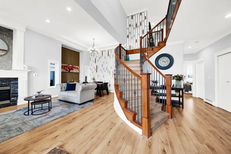 7105 150A STREET - photo 3 of 25