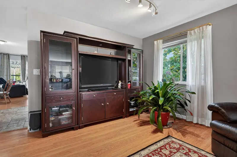 18167 16 AVENUE - photo 3 of 25