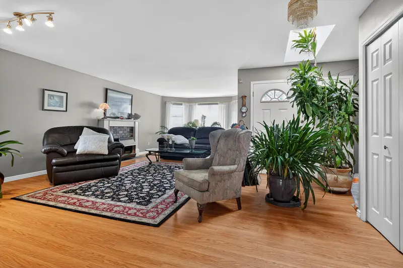 18167 16 AVENUE - photo 4 of 25