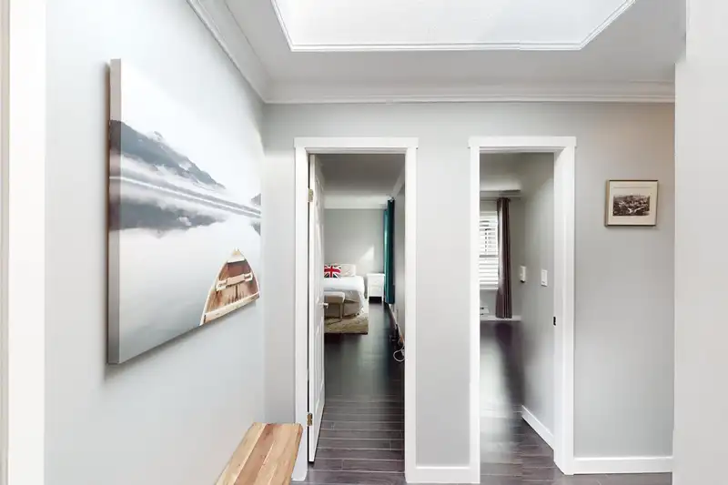 304 1467 MARTIN STREET - photo 2 of 21