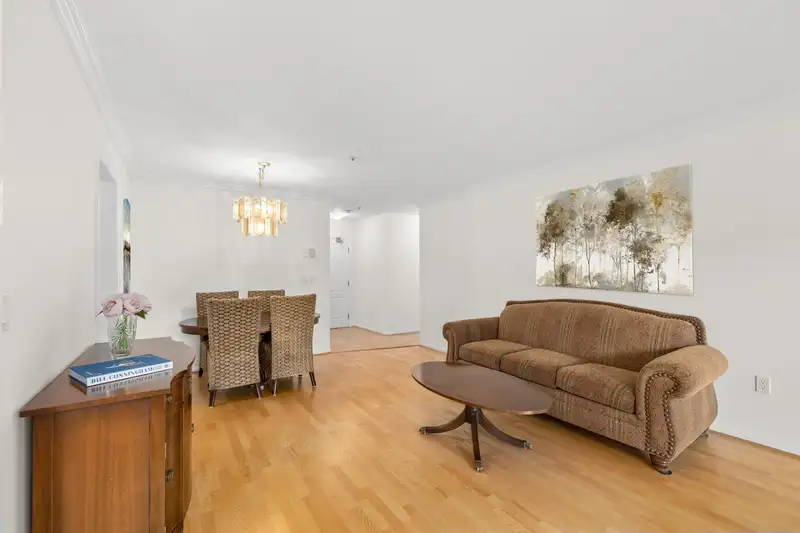 206 1569 EVERALL STREET - photo 3 of 27