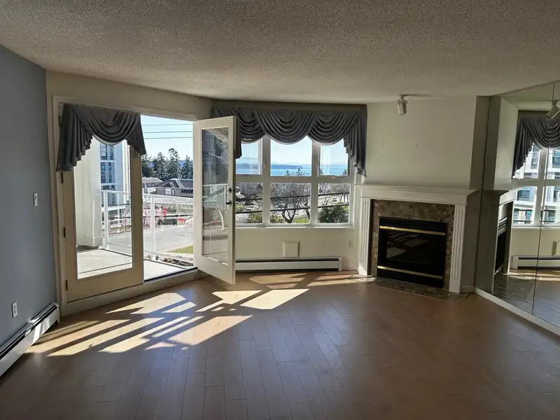 302 15367 BUENA VISTA AVENUE - photo 4 of 11