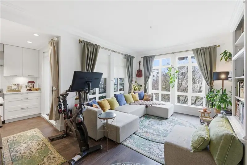 306 168 E 35TH AVENUE - photo 4 of 25