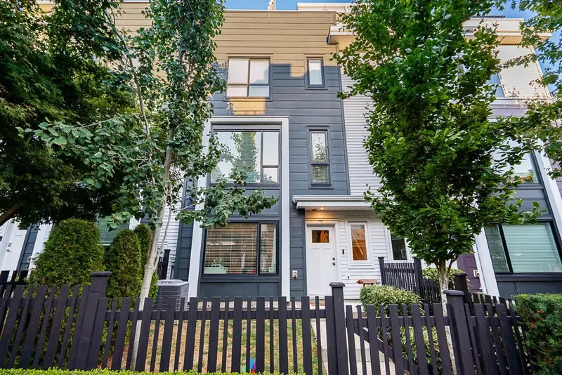 197 2277 OAK MEADOWS DRIVE - photo 1 of 25