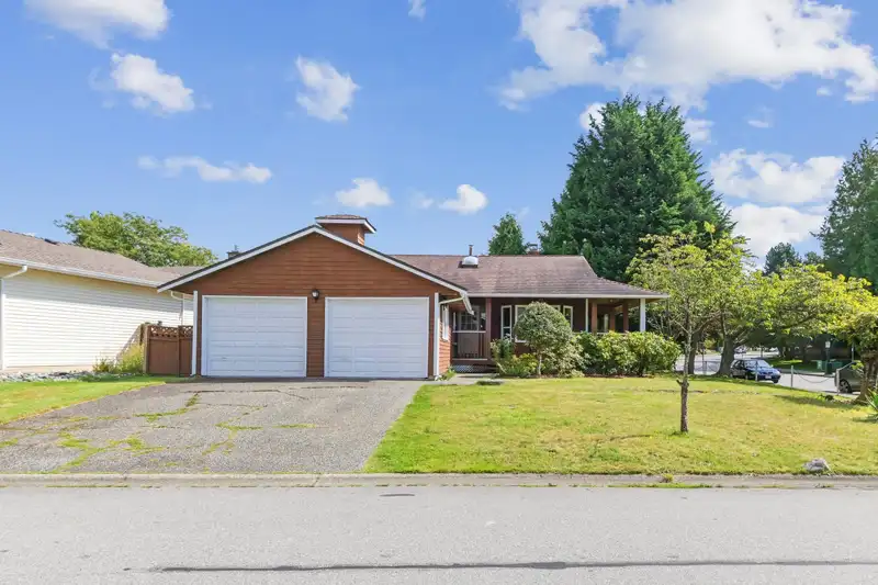 15044 19A AVENUE - photo 1 of 28