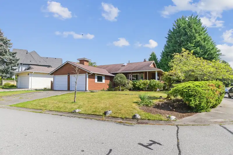 15044 19A AVENUE - photo 3 of 28