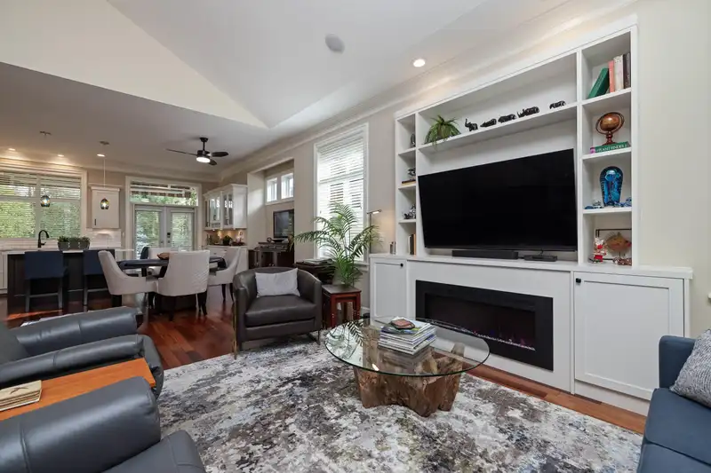 20 14655 32 AVENUE - photo 3 of 40