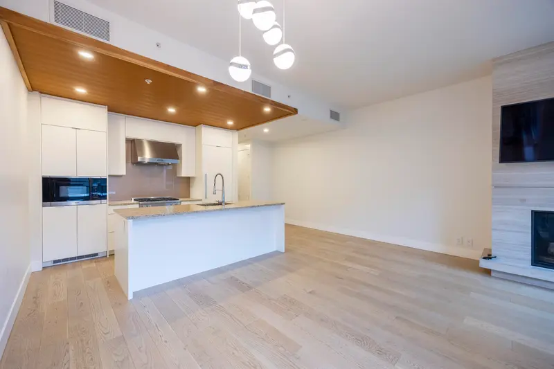 306 6687 NELSON AVENUE - photo 4 of 10