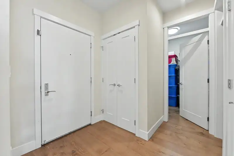 516 14855 THRIFT AVENUE - photo 3 of 25