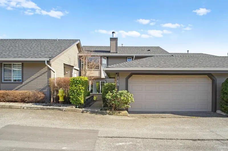 168 1140 CASTLE CRESCENT - photo 2 of 25