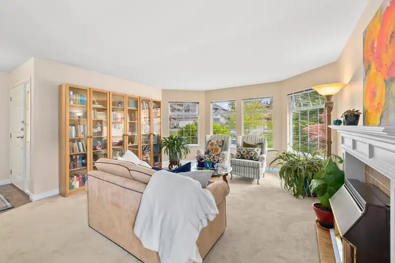 831 165 STREET - photo 4 of 30