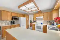 831 165 STREET - thumbnail 10