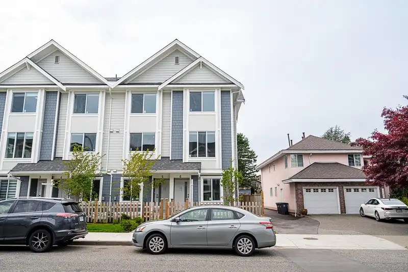 6 2525 156 STREET - photo 2 of 33