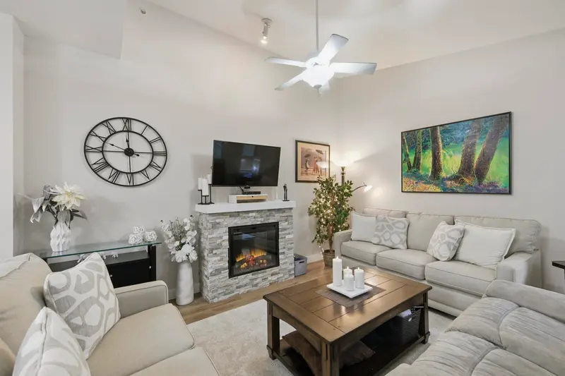 408 100 CAPILANO ROAD - photo 1 of 22