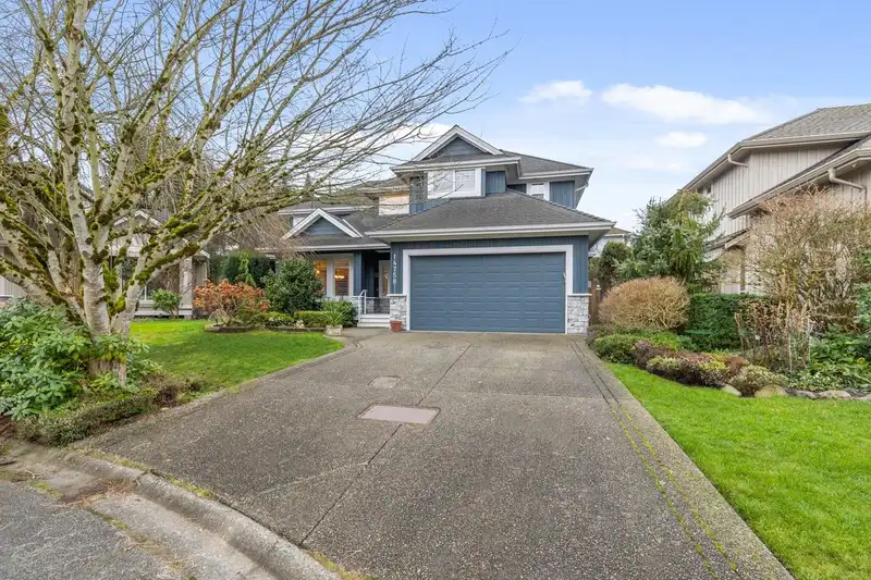 14758 31 AVENUE - photo 2 of 39