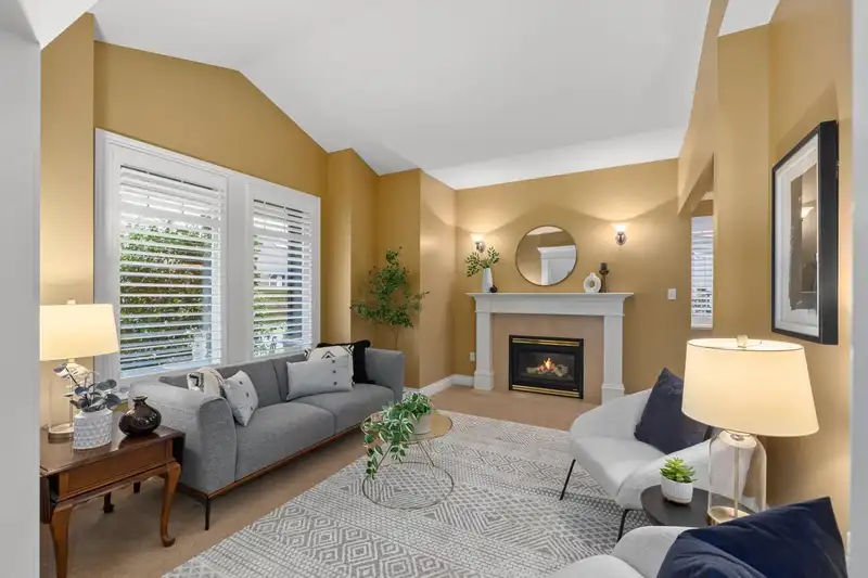 14758 31 AVENUE - photo 4 of 39
