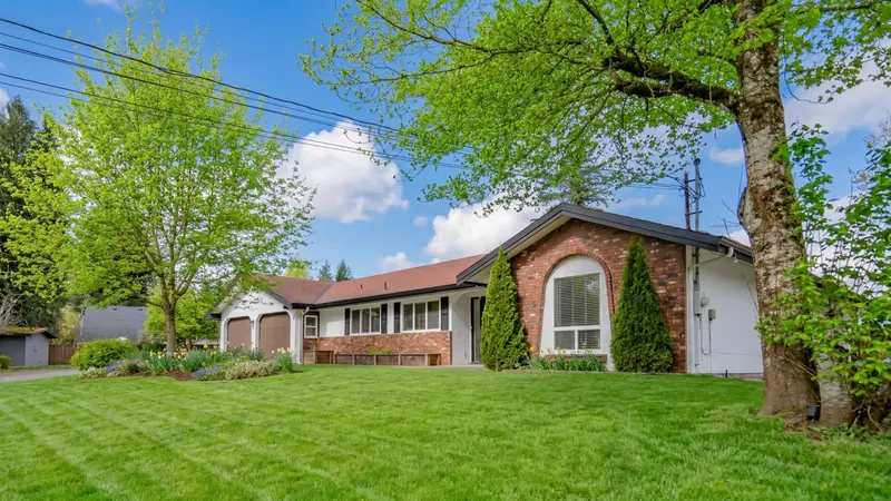 34629 ASCOTT AVENUE - photo 1 of 25