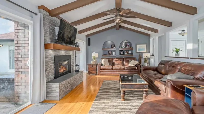 34629 ASCOTT AVENUE - photo 3 of 25