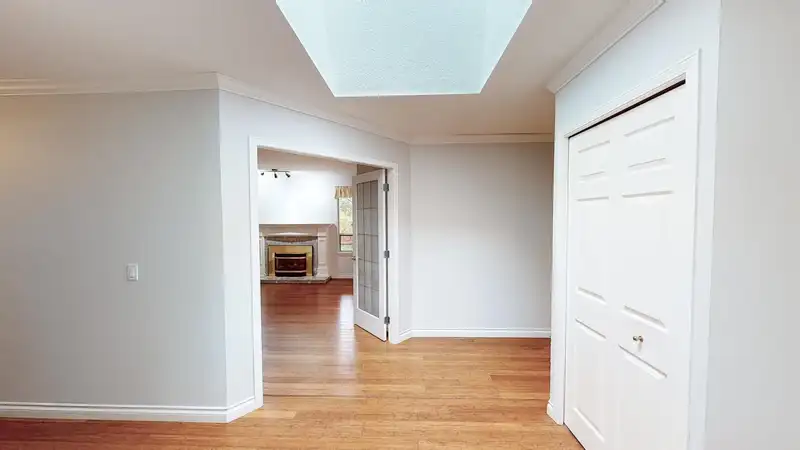 7 15137 24 AVENUE - photo 2 of 24
