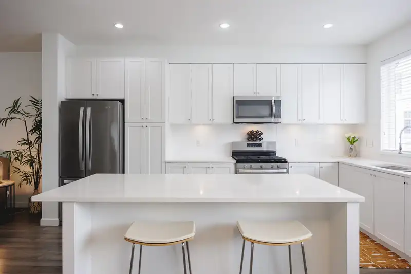17 16357 15 AVENUE - photo 4 of 39