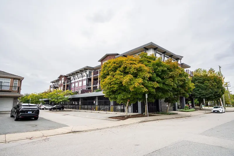 202 288 HAMPTON STREET - photo 2 of 25