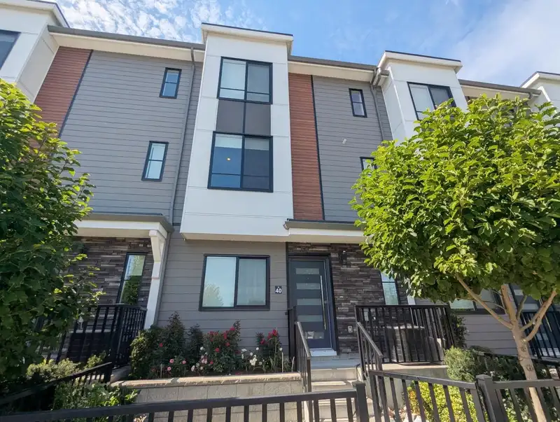40 1639 162 STREET - photo 1 of 22