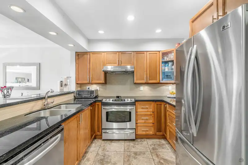 21 1828 LILAC DRIVE - photo 3 of 19