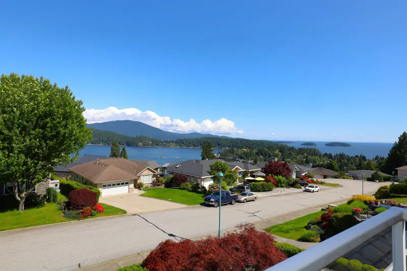 561 SPYGLASS PLACE - photo 4 of 25