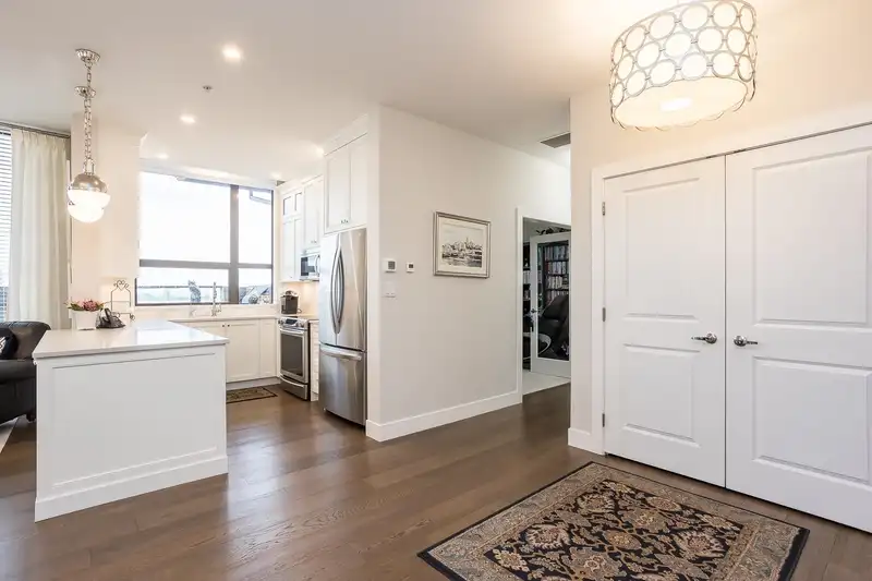 803 1551 FOSTER STREET - photo 4 of 34